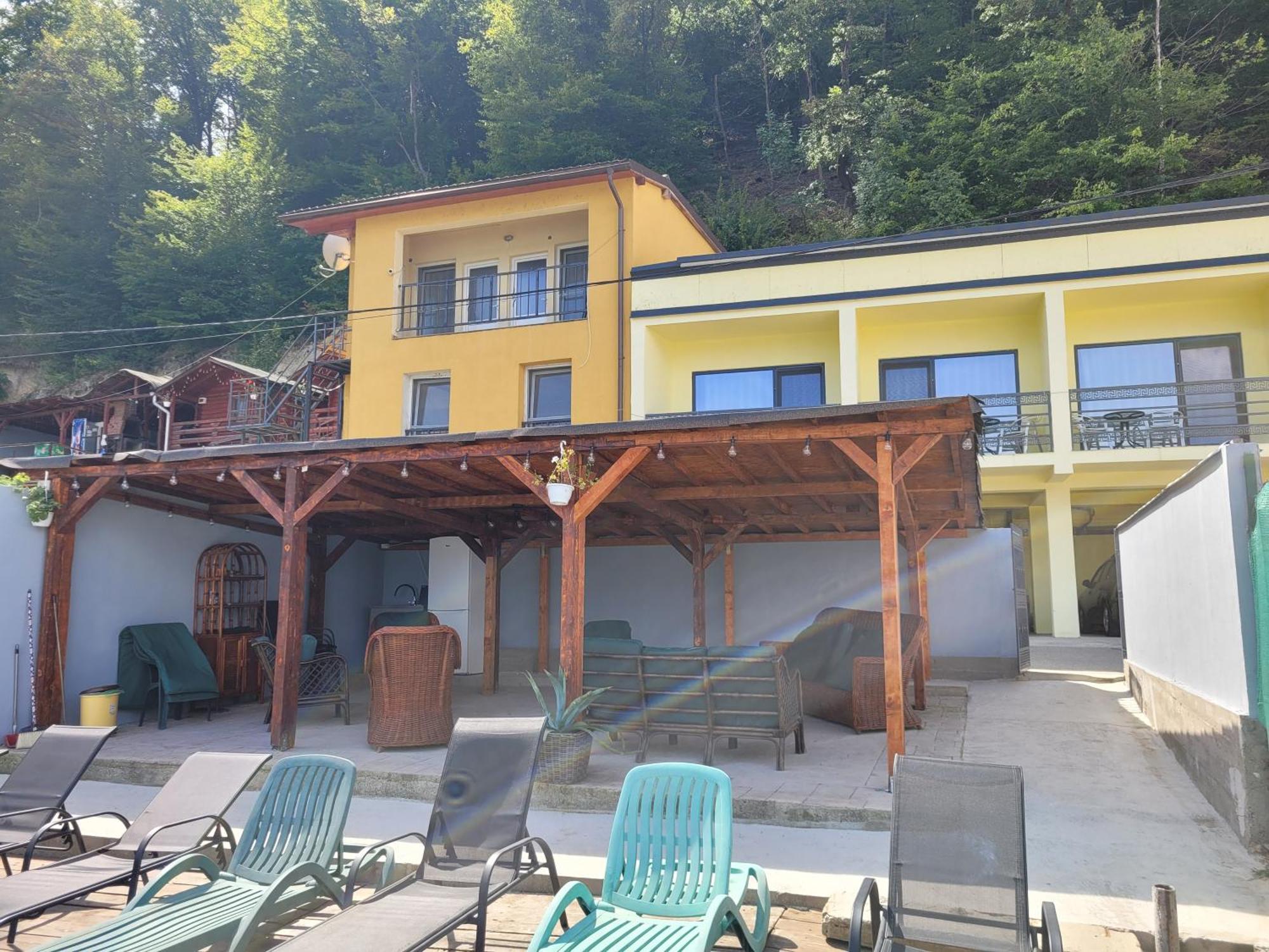 Casa Beasarah. Dubova Exterior foto